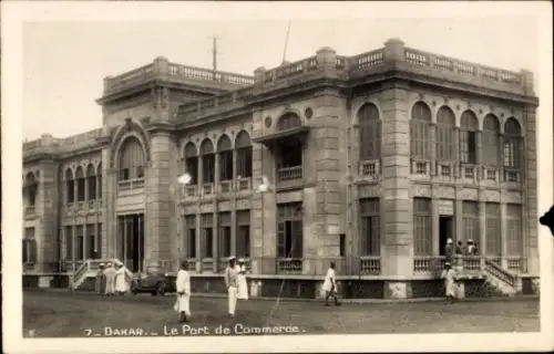 Ak Dakar Senegal,  Le Port de Commerce,  Architektur, Menschen, Fahrzeuge