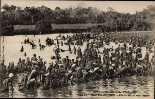 Ak Dakar Senegal, Menschen beim Fischen, Wasserlandschaft, Afrika, Frauen und Männer, traditionel