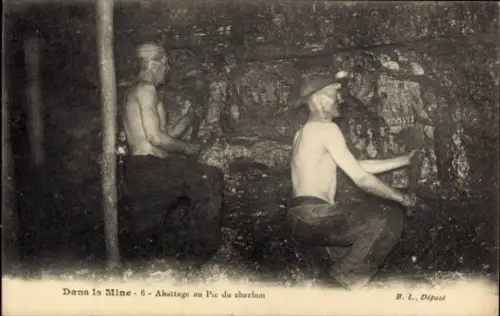 CPA Dans la Mine, Abattage au Pic du charbon