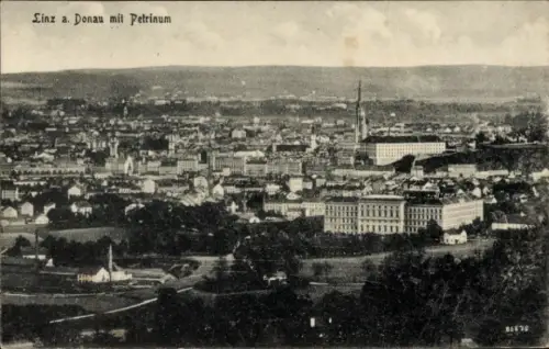 Ak Linz an der Donau Oberösterreich, Gesamtansicht mit Petrinum