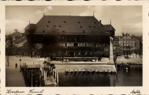 Ak Konstanz am Bodensee, Konstanz Konzil, Wasser, Boote, Gebäude, Bäume