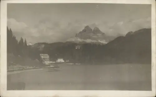 Foto Ak Toblach Dobbiaco Südtirol, Tre Cime di Lavaredo, Drei Zinnen, See