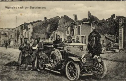 Ak Vigneulles Meurthe et Moselle, Stadt nach der Beschießung, I. WK, Automobil