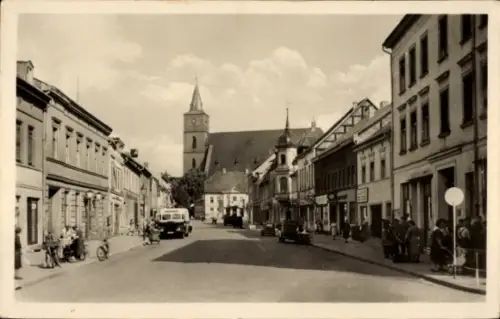 Ak Bernau bei Berlin, Thälmannstraße, Kirche, Passanten, Bus