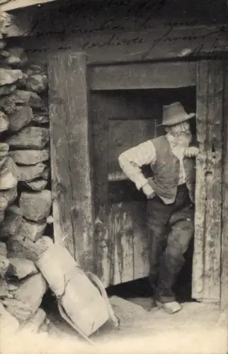 Ak Schweiz, Bergmann am Eingang der Hütte