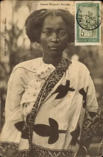CPA Betsileo Madagascar, Femme Malgache