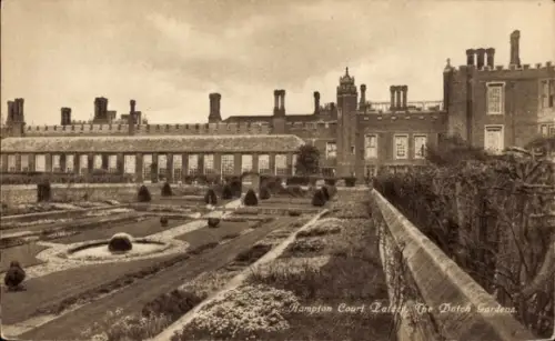 Ak Richmond upon Thames London England, Hampton Court Palace, Dutch Gardens