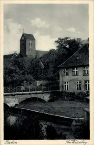 Ak Parchim in Mecklenburg, Schwarz-Weiß-Bild, Kirche, Häuser, Brücke, Wasserlauf,  Am Wasserberg