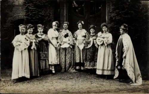 Foto Ak Hehn Mönchengladbach, Kuranstalt im Hardter Wald, Fastnacht 1920, kostümierte Frauen