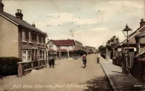 Ak Ash Vale Guildford Surrey England, Bahnhof und Poststation
