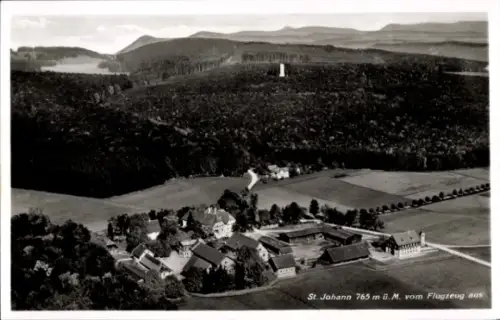 Ak St. Johann Schwäbische Alb Württemberg, Luftaufnahme von  765 m ü. M., Landschaft, Wälder, Fel