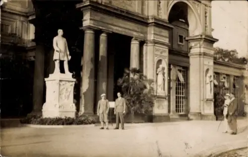 Foto Ak Potsdam Sanssouci, vor der Orangerie