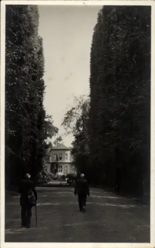 Foto Ak Potsdam, Georg Keith Haus, Lennestraße 9, Parkseite gegenüber Schloss Sanssouci