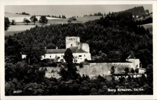 Ak Bad Kreuzen in Oberösterreich, Burg, Gesamtansicht