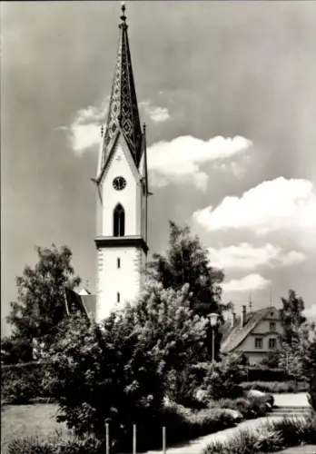 Ak Oberteuringen im Bodenseekreis, St. Martinskirche, Baum, Wolken, Schwarz-Weiß-Foto