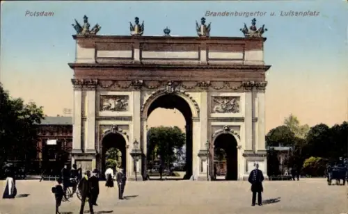 Ak Potsdam, Brandenburger Tor, Luisenplatz,  Menschen, Bäume