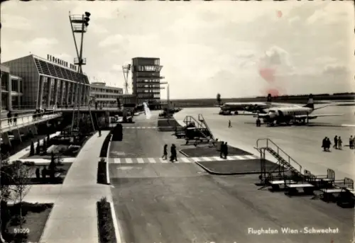 Ak Schwechat in Niederösterreich, Flughafen Wien-Schwechat, Flugzeuge