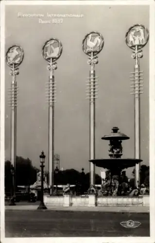 Ak Pari, Weltausstellung 1937, Brunnen, Schilder,Wappen