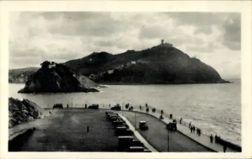 Ak Donostia San Sebastian Baskenland, Blick auf  Isla de Santa Clara, Monte Igueldo, Küstenlandsc