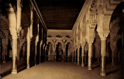Ak Córdoba Andalusien Spanien, Innenansicht, Säulen, Bögen, Mezquita, Córdoba