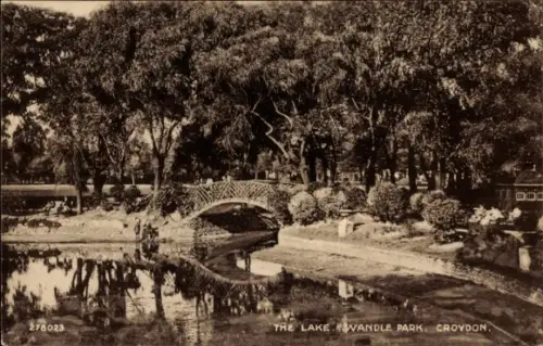 Ak Croydon London England, See, Wandle Park,  Brücke, Bäume, Wasser