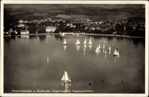 Ak Friedrichshafen am Bodensee, Friedrichshafen am Bodensee, Segelregatta, Flugaufnahme, Segelboo