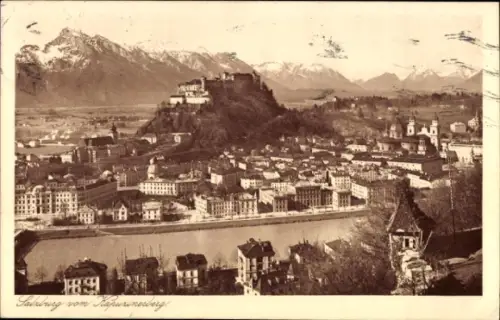 Ak Salzburg in Österreich, Salzburg vom Kapuzinerberg, Berge im Hintergrund, Stadtansicht, Fluss