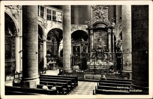 Ak Salzburg in Österreich, Franziskanerkirche, Hochaltar, Innenansicht, Säulen, Altar