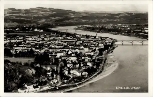 Ak Linz an der Donau Oberösterreich, Luftaufnahme von  Donau, Flusslandschaft, 