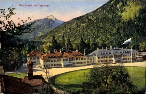 Ak Kreuth am Tegernsee Oberbayern, Bad Kreuth bei Tegernsee, Berglandschaft, Gebäude, 