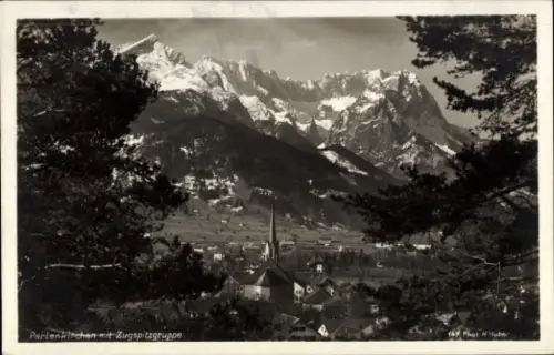 Ak Partenkirchen in Oberbayern,  Zugspitzgruppe, Berge, Kirche, 