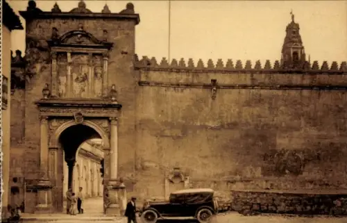Ak Córdoba Andalusien Spanien, Mezquita, seitlicher Eingang, Auto
