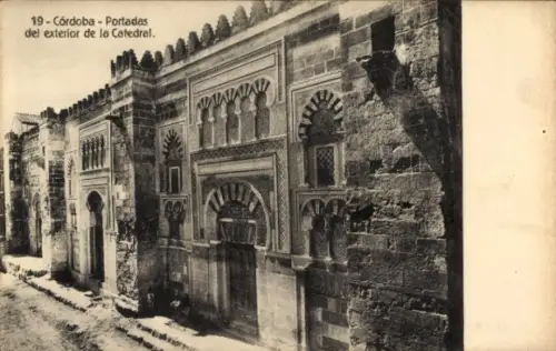 Ak Córdoba Andalusien Spanien, Mezquita, Portale an der Außenseite der Kathedrale