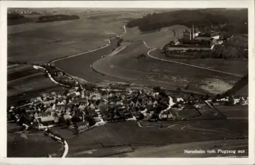 Ak Neresheim in Württemberg, Luftaufnahme von  ländliche Umgebung, Häuseransicht