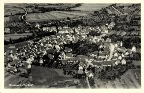 Ak Riederich bei Reutlingen, Luftaufnahme von  viele Häuser, ländliche Umgebung