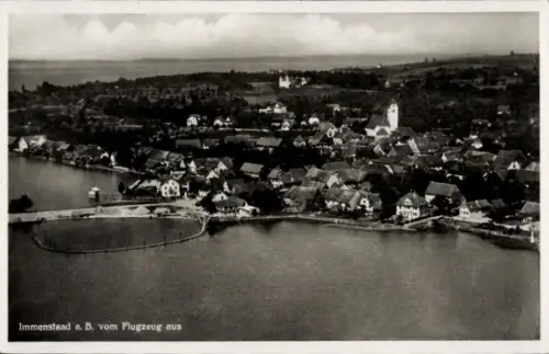 Ak Immenstaad am Bodensee, Luftaufnahme von Immenstaad, Häuser, Wasser, Landschaft