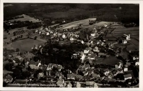 Ak Schömberg im Schwarzwald Württemberg, Luftaufnahme von  Schwarzwald, 650m, viele Häuser, Lands