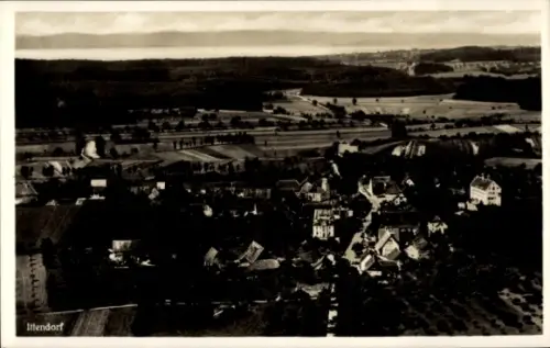 Ak Ittendorf Markdorf Bodenseekreis Baden, Luftaufnahme von  ländliche Umgebung, Häuser, Felder