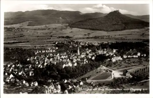 Ak Hechingen im Zollernalbkreis,  Burg Hohenzollern, Luftaufnahme, Landschaft, Schwarz-Weiß