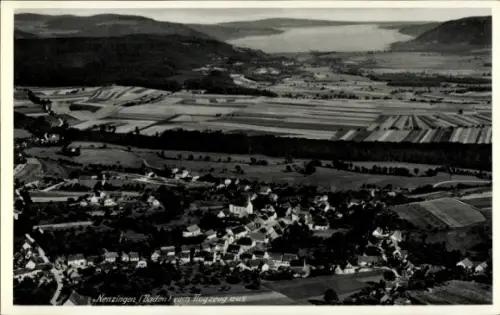 Ak Orsingen Nenzingen Baden Württemberg, Luftaufnahme von Nenzingen, Felder, Landschaft, Dorfansi