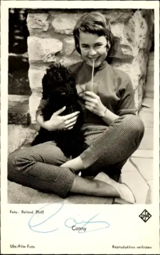 Ak Schauspielerin und Sängerin Cornelia Froboess, Conny, Portrait mit Pudel