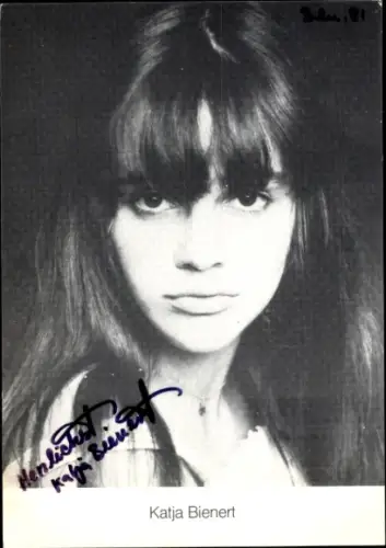 Autogrammkarte Schauspielerin Katja Bienert, Portrait, Autogramm