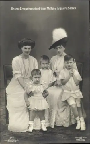 Ak Kronprinzessin Cecilie von Preußen mit ihrer Mutter und ihren drei Söhnen, Liersch 3471