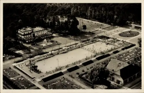 Ak Neu Isenburg in Hessen, Waldschwimmbad, Fliegeraufnahme