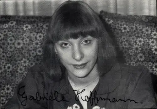 Autogrammkarte Wahrsagerin Gabriele Hoffmann, Portrait, Autogramm