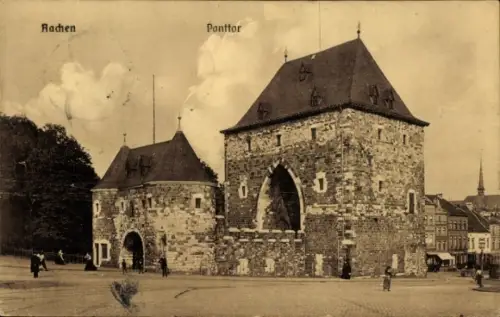 Ak Aachen, Ponttor,  Stadtmauer, Menschen auf der Straße