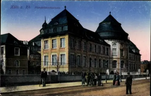Ak Cöln Köln am Rhein, Handelshochschule, Gebäude, Menschen, Straße