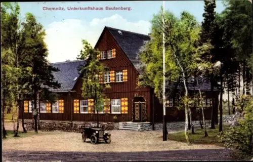 Ak Chemnitz in Sachsen,  Unterkunftshaus Beutenberg, Holzhaus, Auto, Bäume