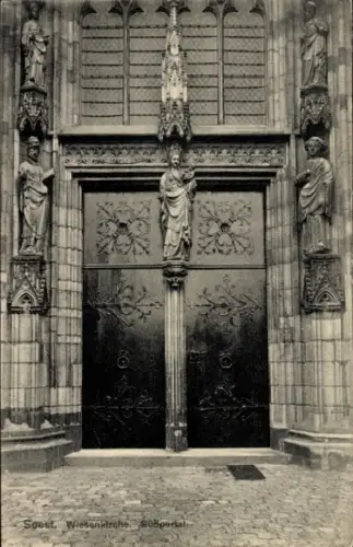 Ak Soest in Westfalen,  Wiesenkirche, Süßportal, Figuren, Eingangstür