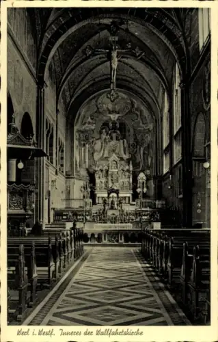 Ak Marienmünster in Westfalen, Innenansicht der Wallfahrtskirche, Kirchenbänke, Altar, religiöse 
